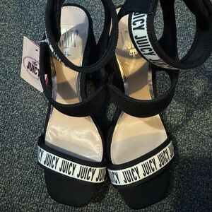 Selling this beautiful platform heels from juicy couture.